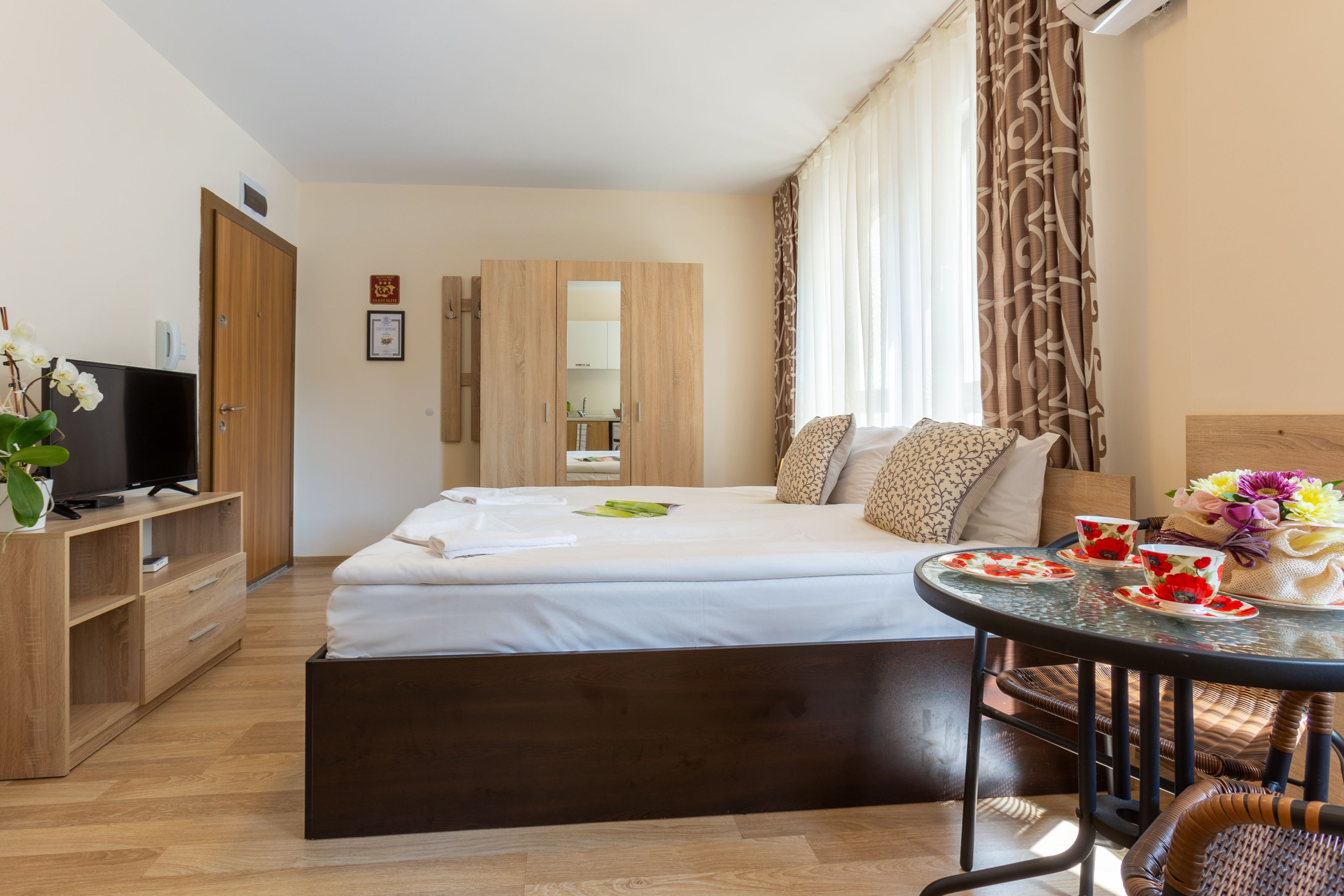 Doppelzimmer (1 Doppelbett) — Apartments Flora Burgas (1)