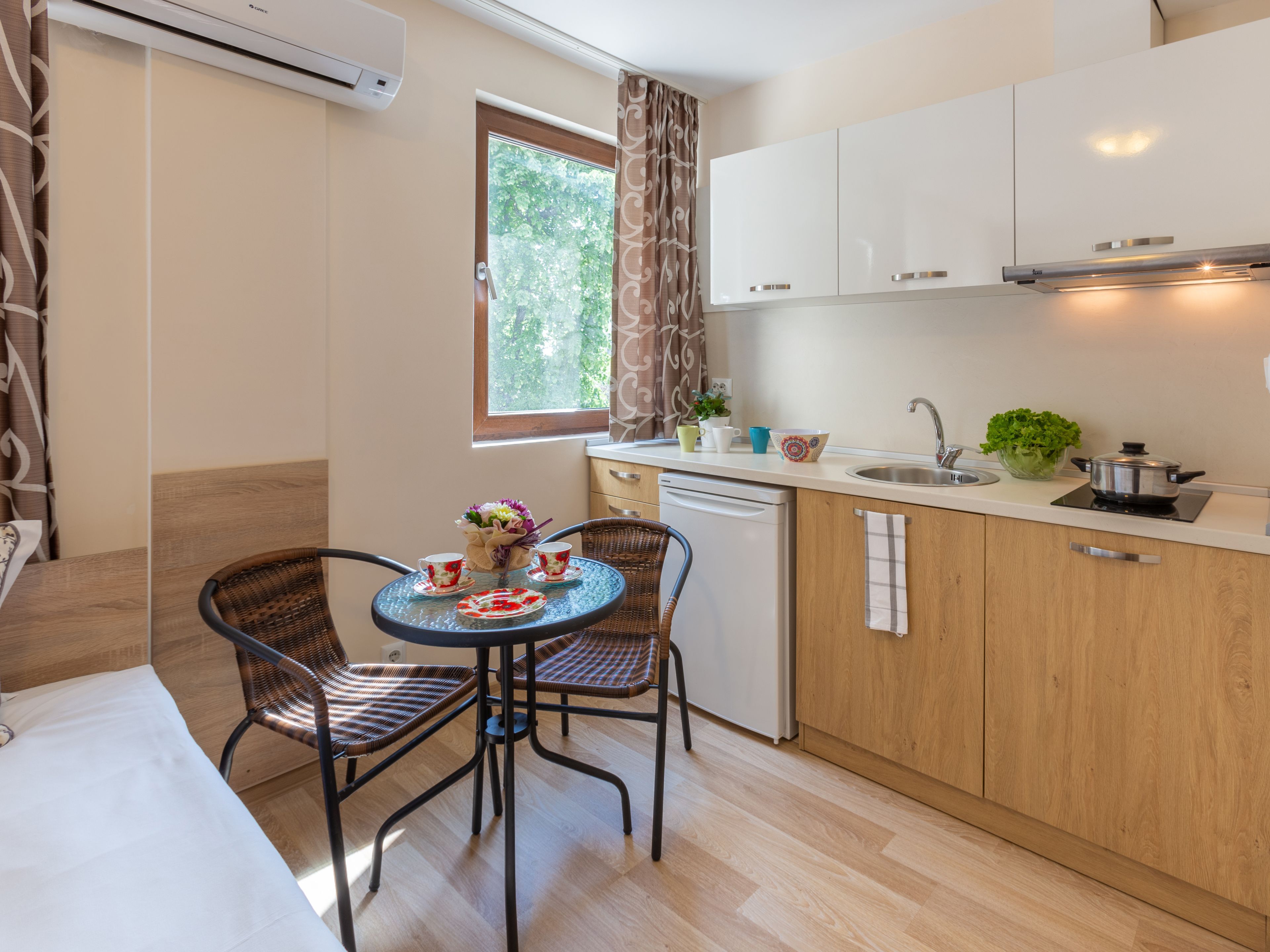Doppelzimmer (1 Doppelbett) — Apartments Flora Burgas (3)