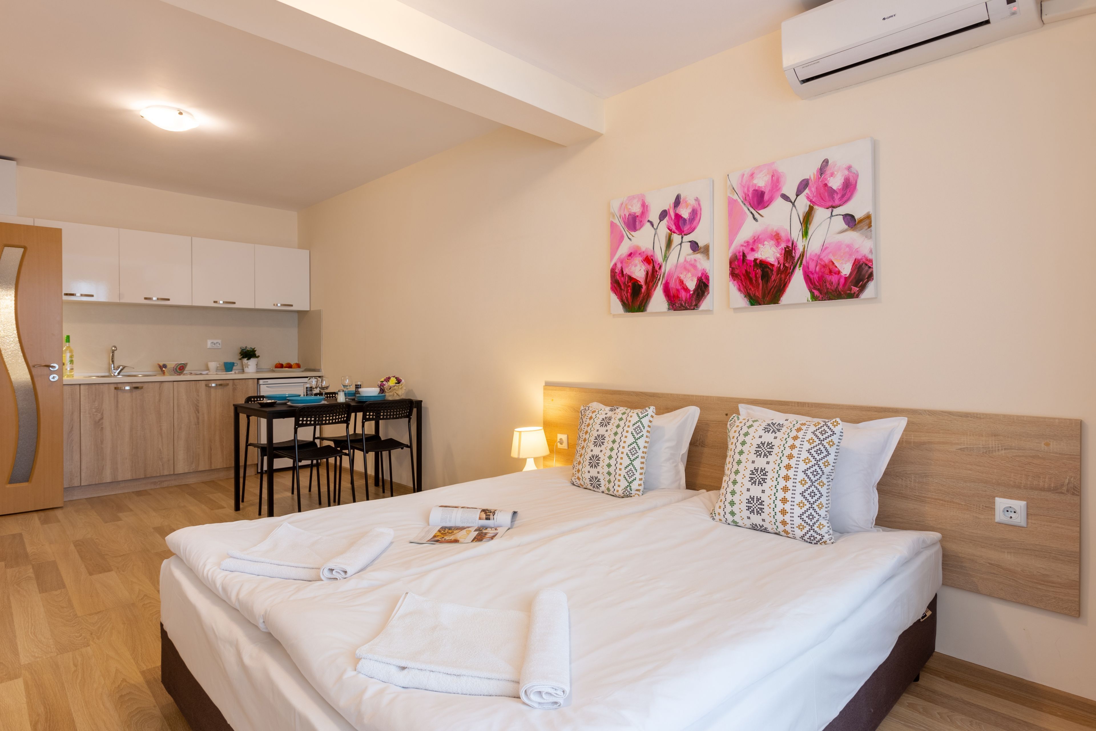 Zweibettzimmer (2 Einzelbetten) — Apartments Flora Burgas (2)