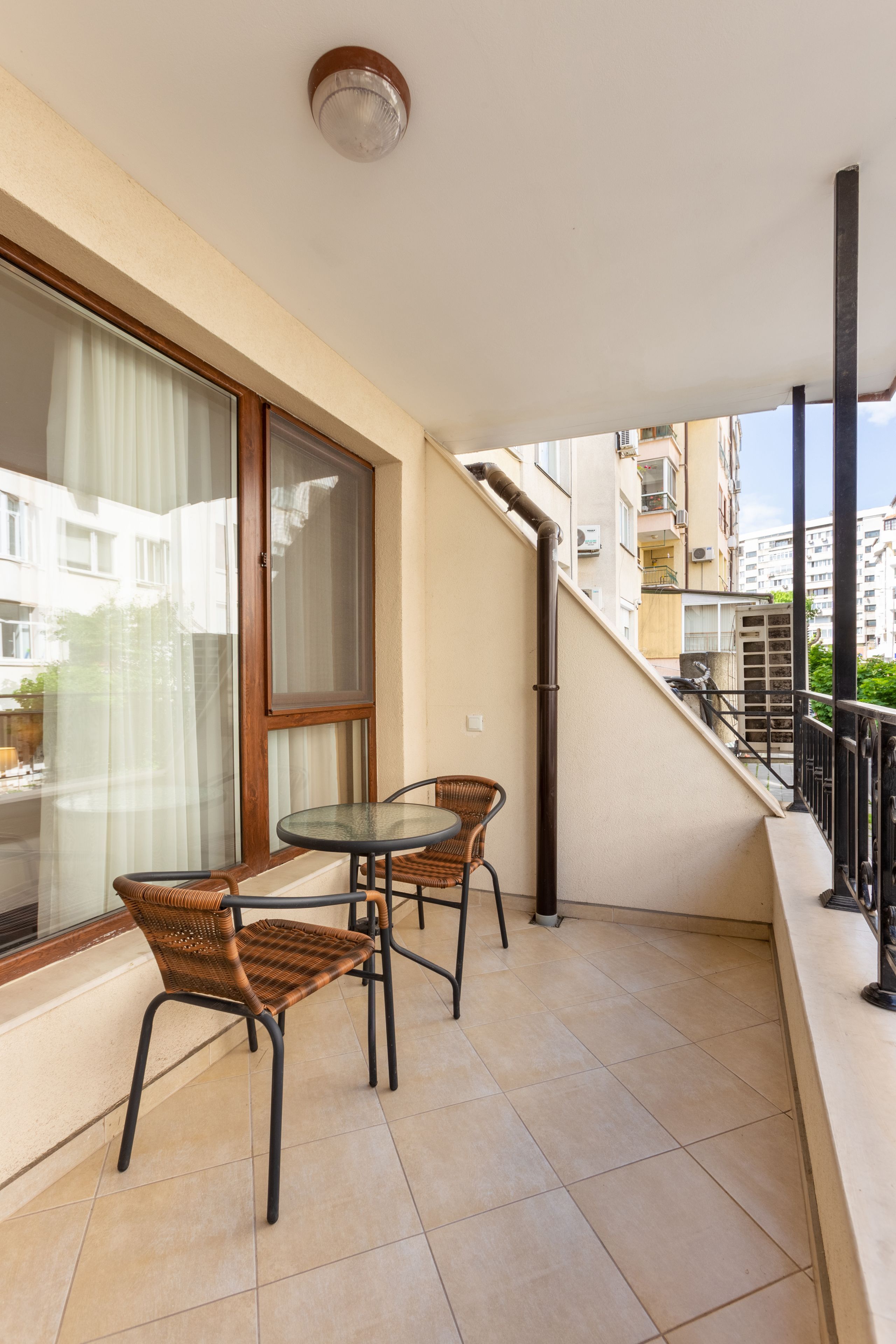 Vierbettzimmer (4 Einzelbetten) — Apartments Flora Burgas (1)