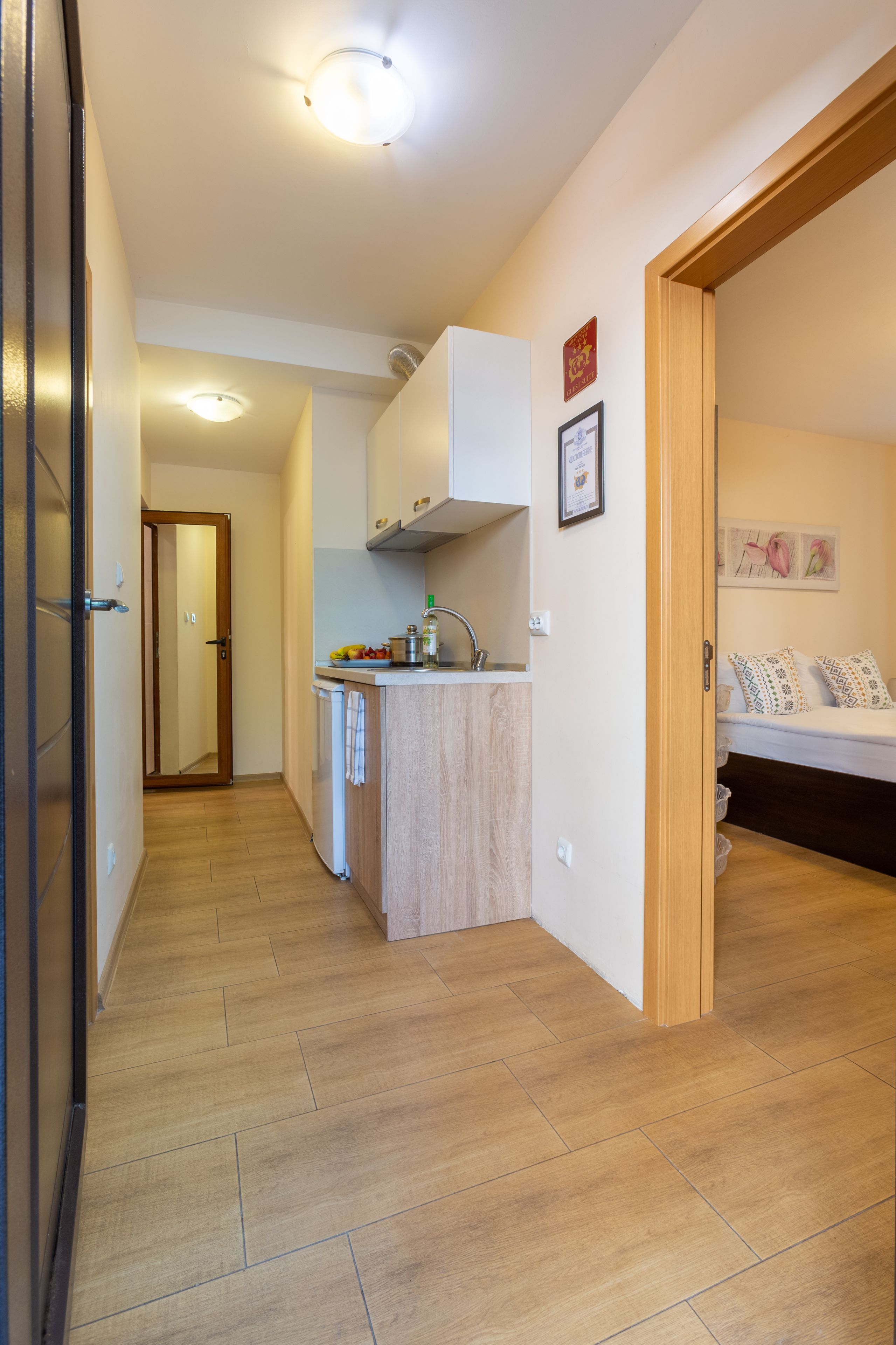 Zwei-Zimmer-Apartment (Schlafzimmer + 2 Einzelbetten) — Apartments Flora Burgas (4)