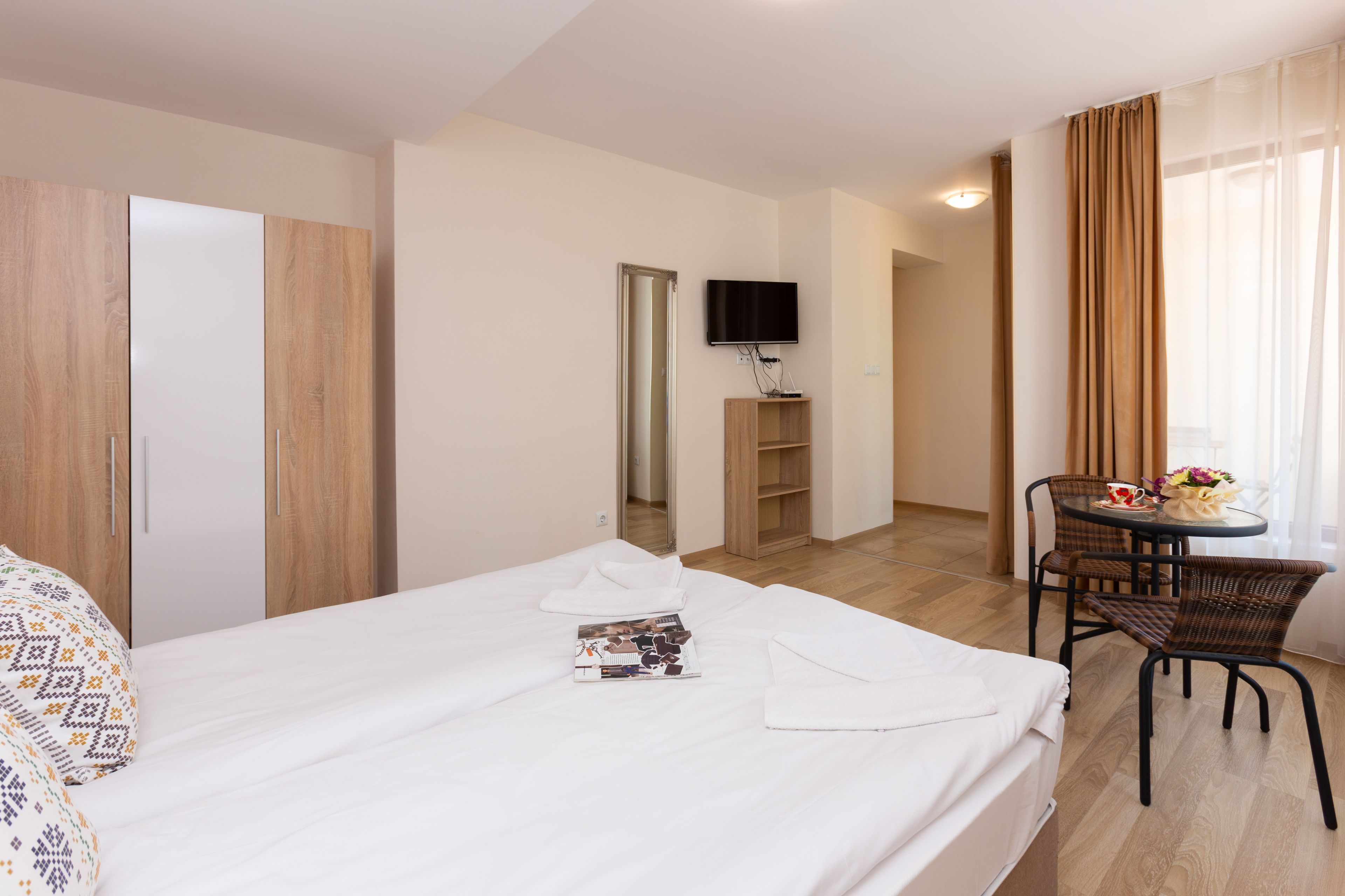 Chambre twin (2 lits simples) — Apartments Flora Burgas (2)