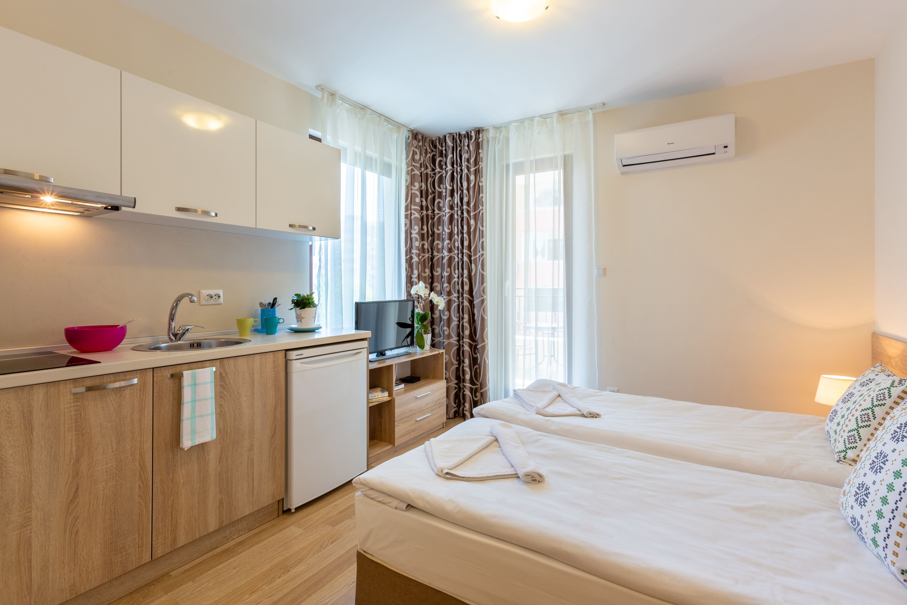Chambre double (1 lit double) — Apartments Flora Burgas (1)