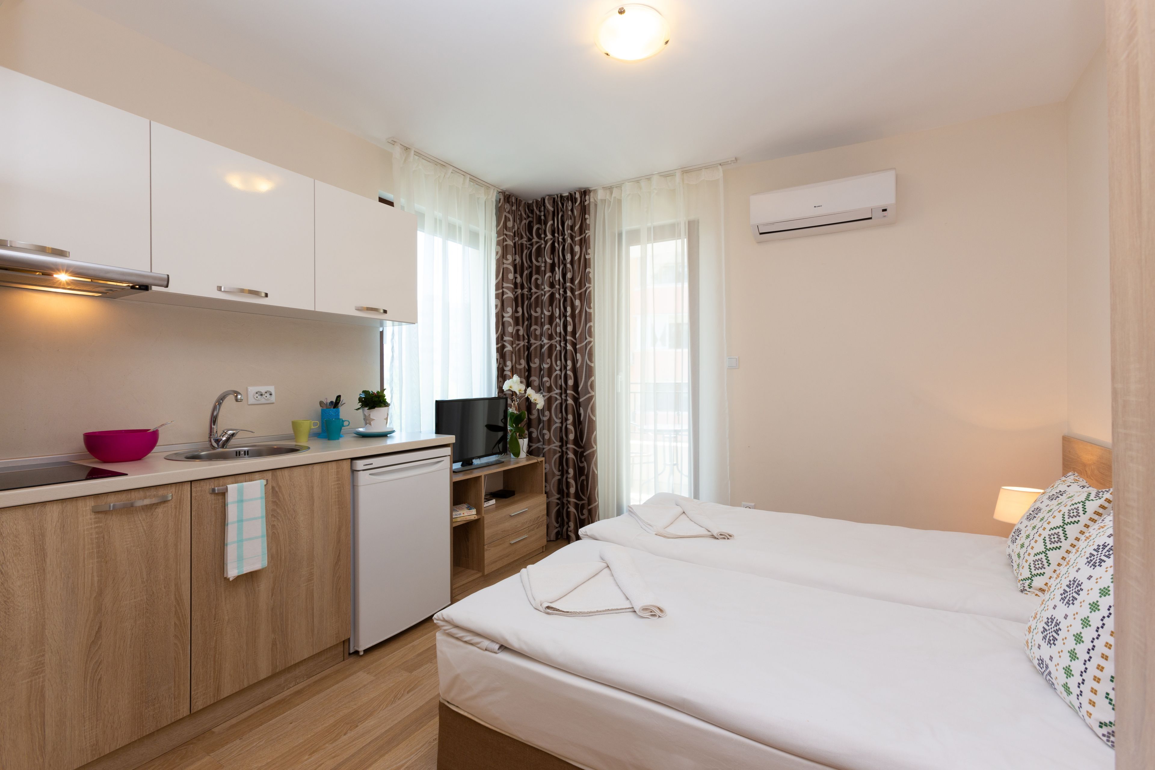 Chambre double (1 lit double) — Apartments Flora Burgas (5)