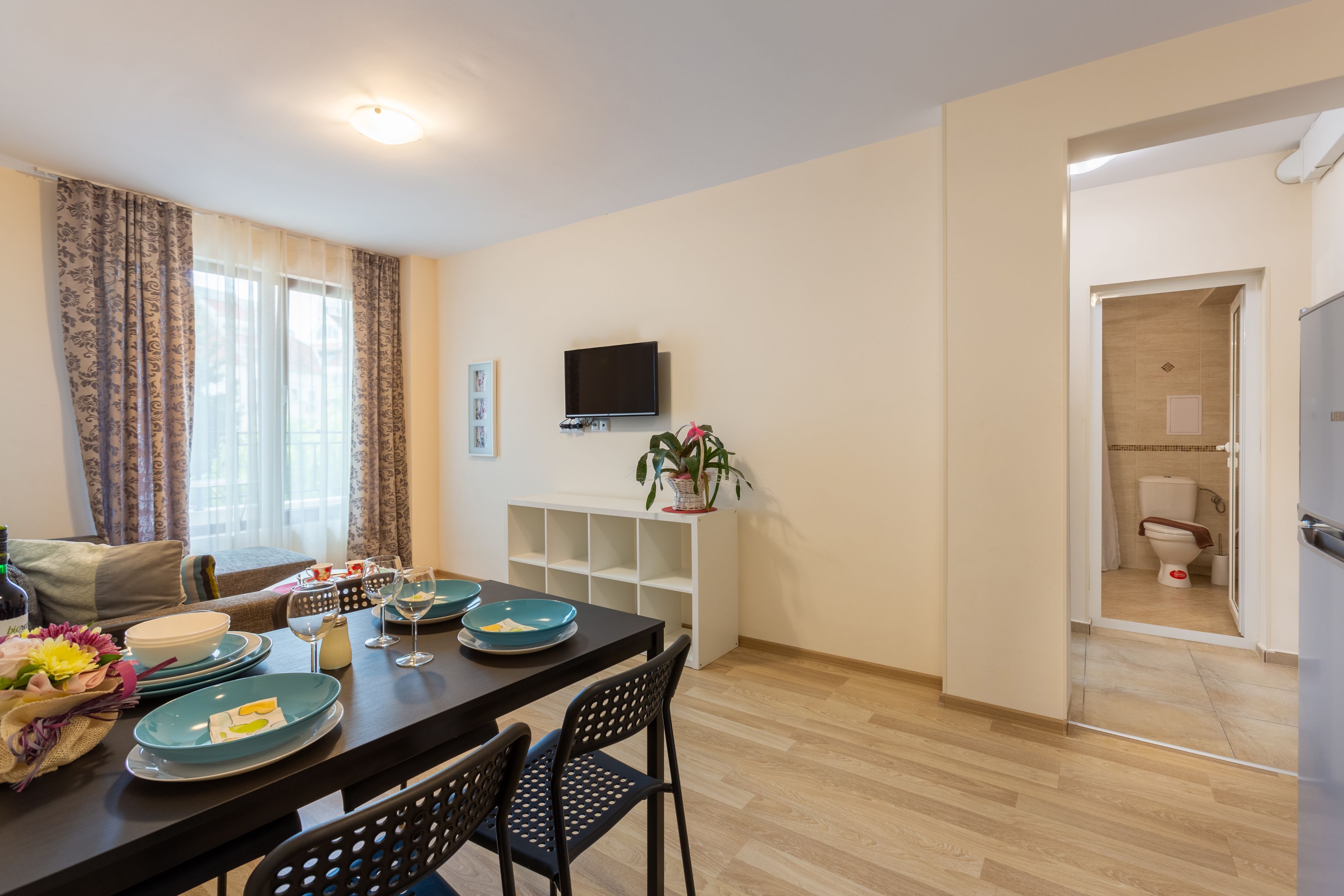 Apartment (Schlafzimmer + Schlafsofa) — Apartments Flora Burgas (4)